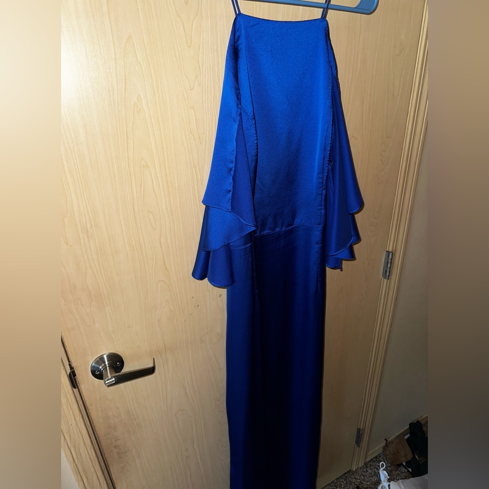 Dress size 8/10  for wedding/prom.Blue& bold no slit long tail, shoulder sleeves